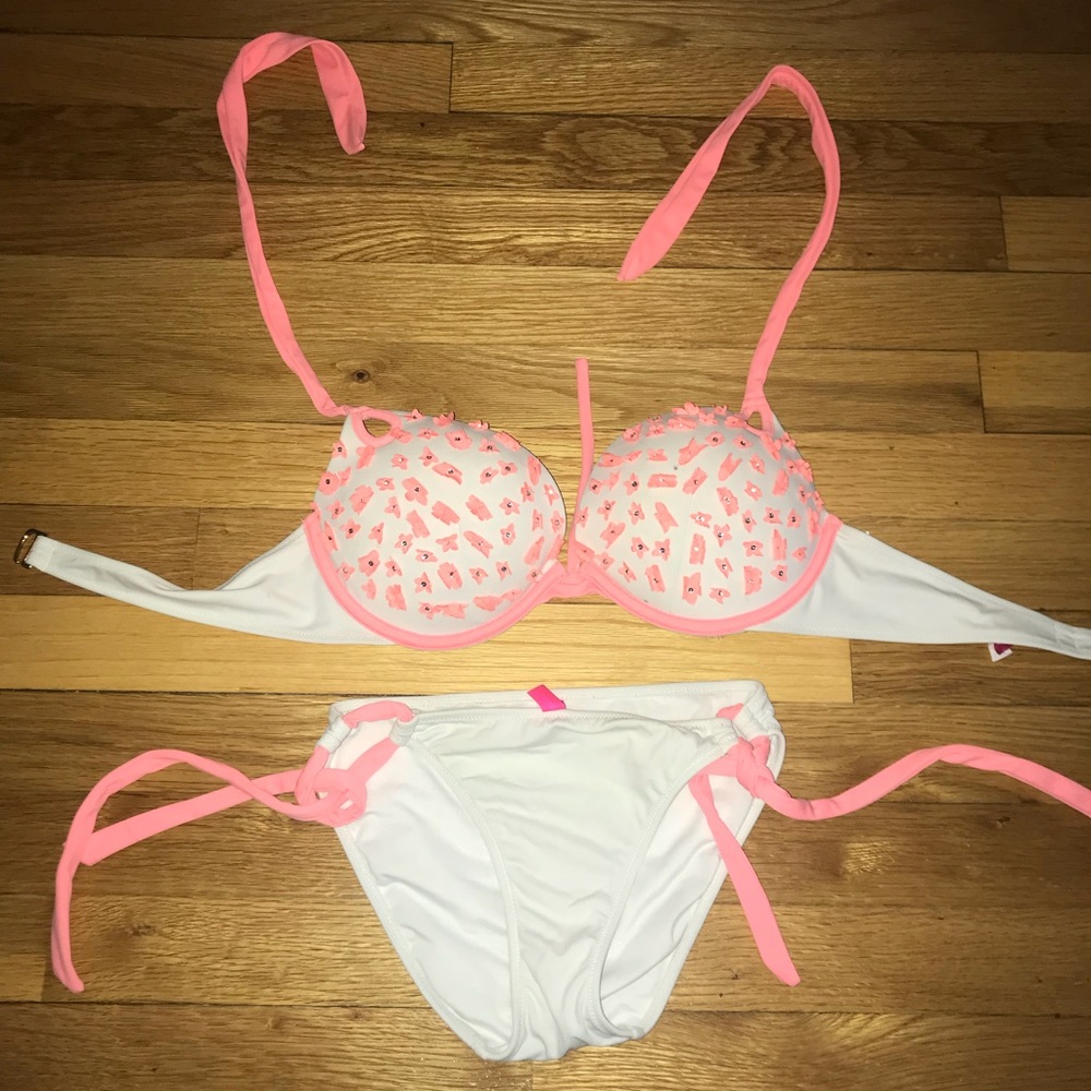 Victoria’s Secret bikini set